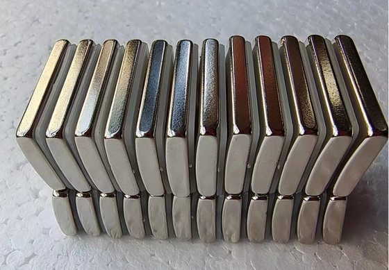 Αγορά Μαγνήτες κινητήρα N52 Arc Neodymium Arc Flat 19x30x4,5mm με εναλλάκτη αυτοκινήτου Ac Motor online manufacture